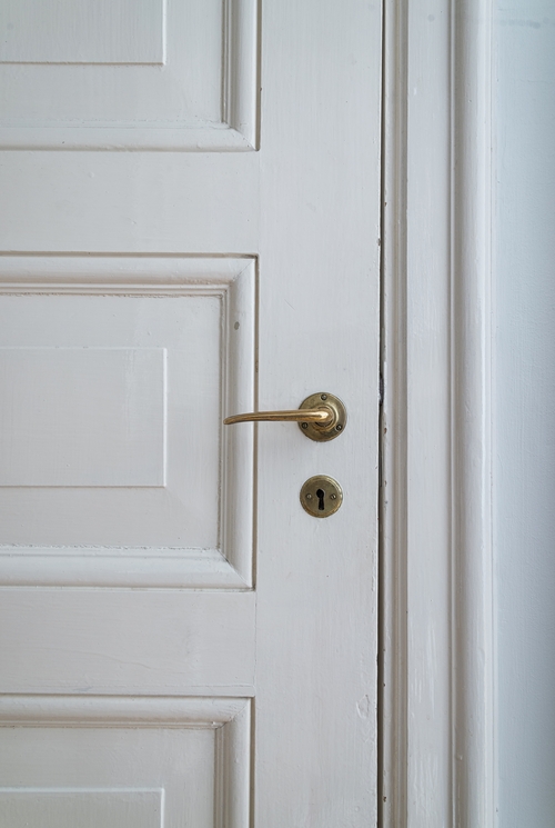 Petites réparations - coup de marteau - Alex Aménage